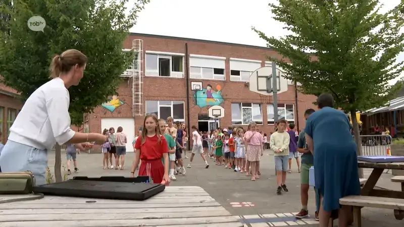Sint-Annaschool in Baal viert laatste schooldag met estafettespel en ijsjes