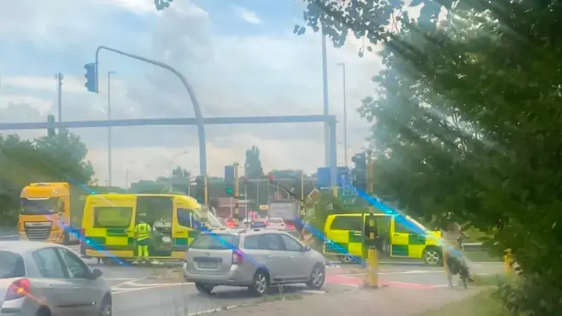 Fietsster (71) overleden na aanrijding door vrachtwagen in Herent