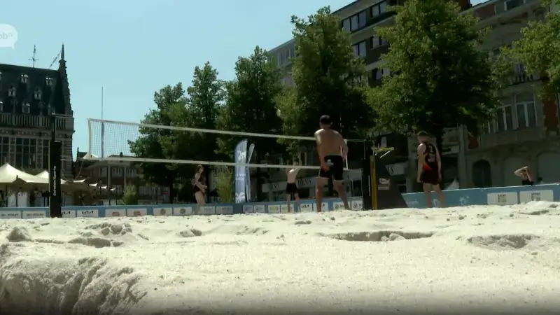 Ladeuzeplein Leuven wordt van 8 tot 19 juli opnieuw omgetoverd tot Leuven Beach