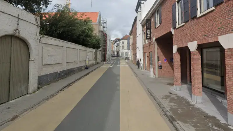 Brusselsestraat in Leuven tijdlang afgesloten na brand in laadbak van afvalwagen: "Vermoedelijk door sigaret"