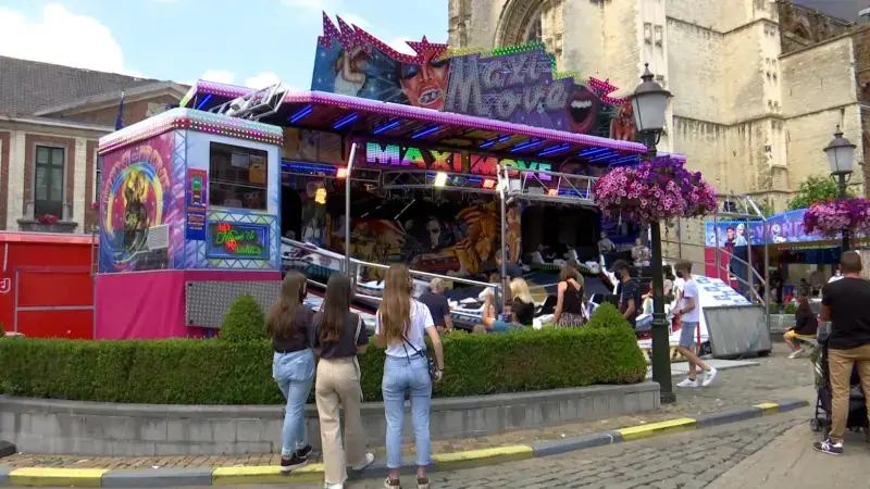 Kermis in Diest past openingsuren aan door hitte