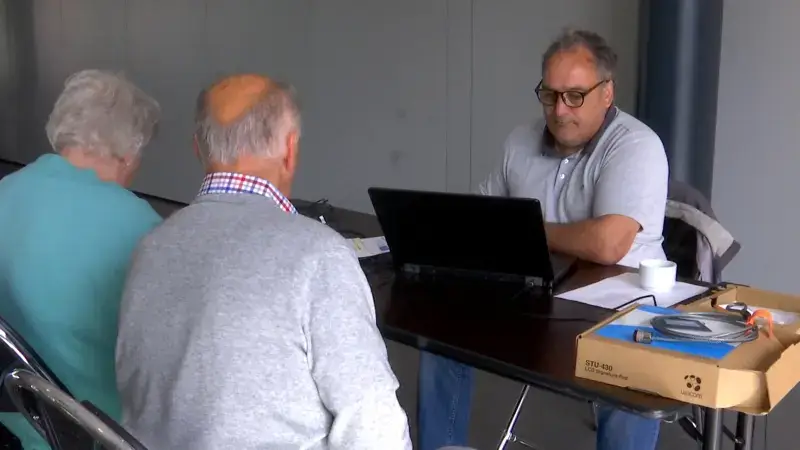 Federaal parlementslid Nele Daenen (Vooruit) vraagt betere begeleiding voor mensen die belastingaangifte te laat indienen