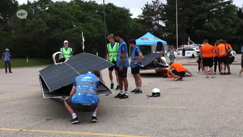 Innoptus Solar Team van de KU Leuven klimt van derde naar tweede plaats na eerste racedag: "Het was heel spannend"