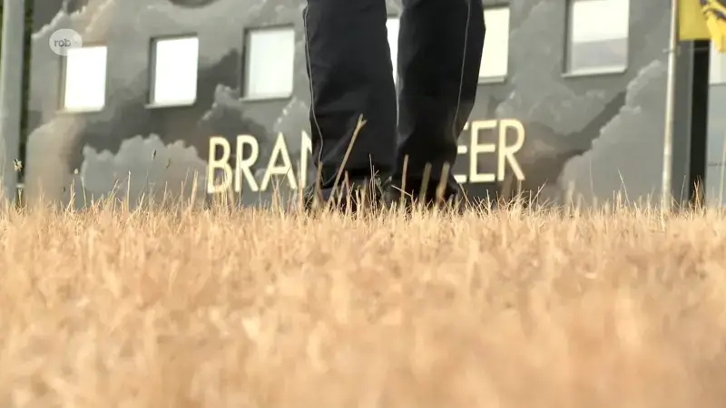 Brandweer waarschuwt voor brandgevaar nu er al bijna een maand geen regen meer is gevallen