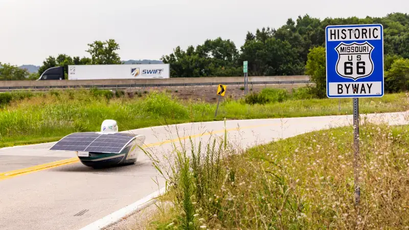 Innoptus Solar Team komt aan de leiding in American Solar Challenge: "Organisatie heeft 'penalties' uitgedeeld"