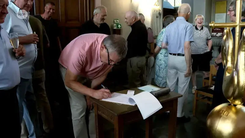 Inwoners van Neerijse laten persoonlijke boodschap achter in Sint-Pieter-en-Pauwelkerk