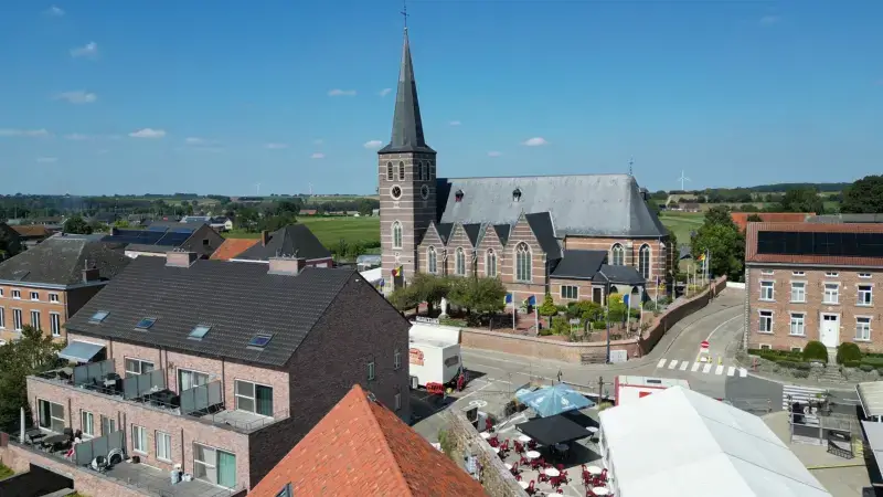 Vochtproblemen in Sint-Bartholomeus in Waanrode worden aangepakt met nieuw pleisterwerk