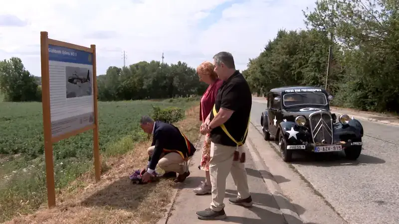 Gemeente Glabbeek herdenkt crash van Britse bommenwerper in Zuurbemde: "Als je dit laat passeren, ga je het vergeten"