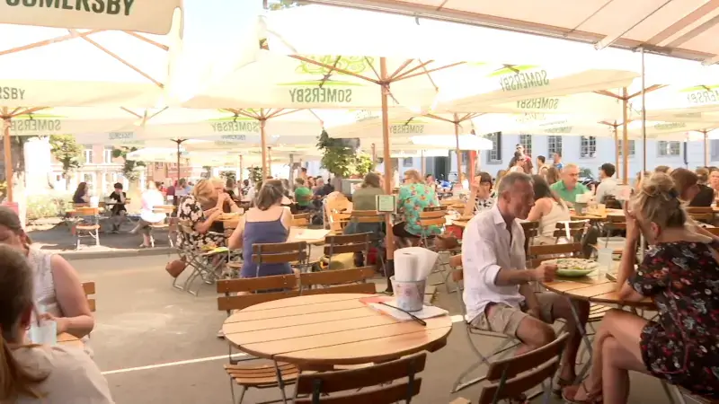 Leuvens restaurant Dewerf test gesplitst terras voor rokers en niet-rokers: "Als ik mag kiezen zit ik liever op een niet-rokersterras"