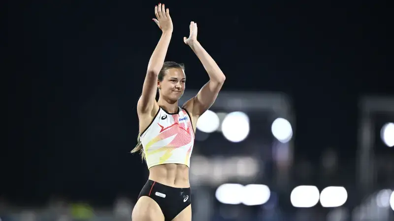 Polsstokspringster Elien Vekemans wordt vierde in finale op EK atletiek in Birmingham