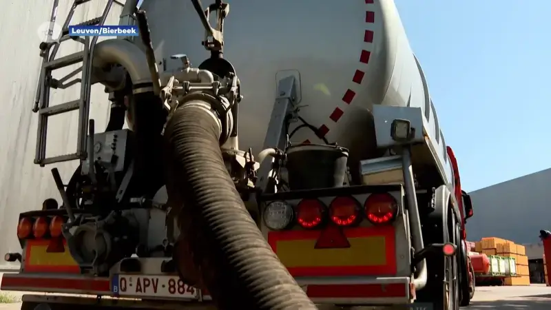 AB Inbev helpt landbouwers gratis verder met extra water: "Per dag wordt hier 3 miljoen liter water gezuiverd"