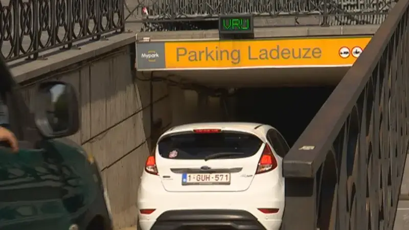 Dronken bestuurder geraakt niet meer uit parking onder Ladeuzeplein in Leuven