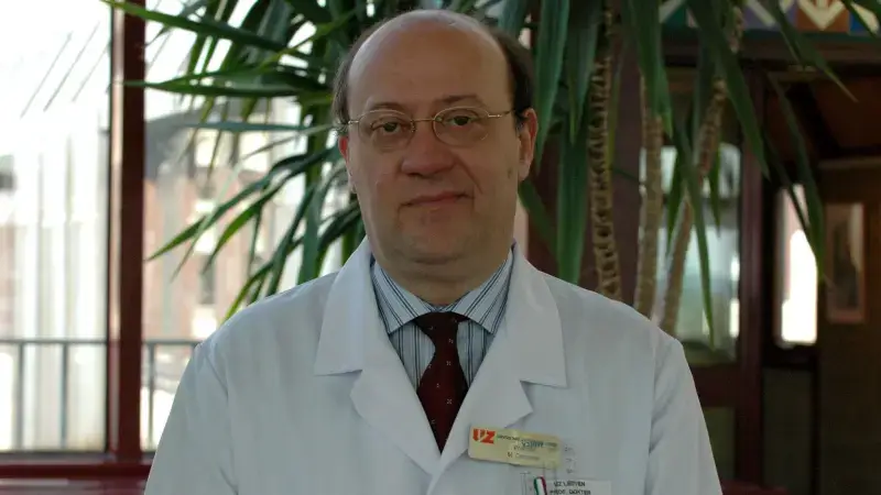Voormalig CEO UZ Leuven Marc Decramer (72) is overleden