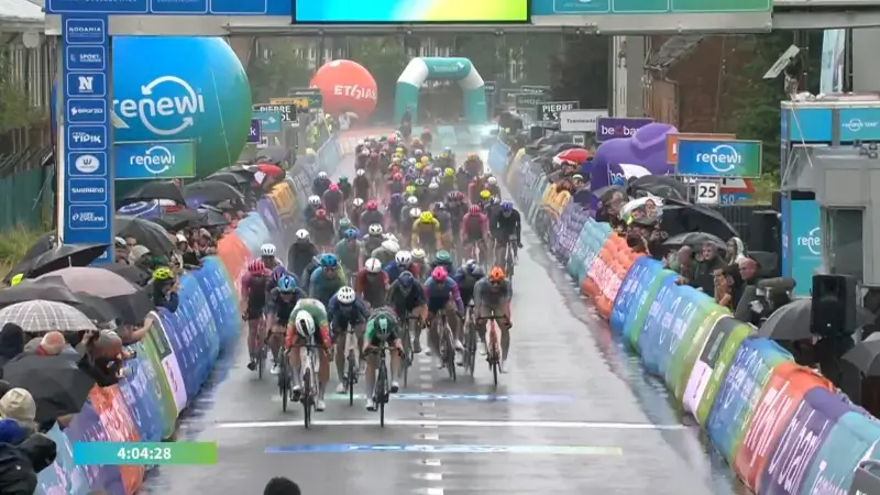 Jonathan Milan wint openingsetappe Renewi Tour in Diest