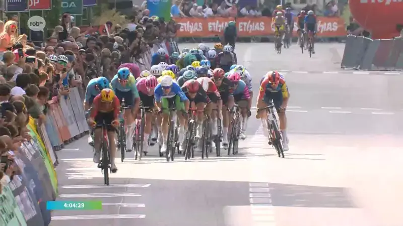 Jasper Philipsen wint slotetappe van Renewi Tour in Leuven