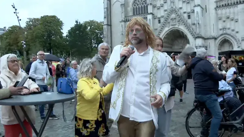 Vlaanderen Zingt strijkt neer in Tienen: "Ondanks de regen is het wel heel leuk!"