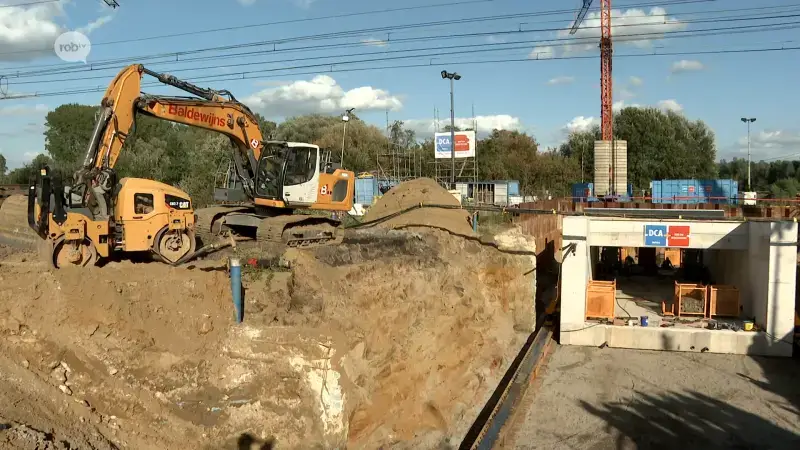 Nieuwe fietstunnel van 1.000 ton onder spoorlijn geschoven in Wilsele: "Onderdeel van veilige fietsverbinding tussen Leuven en Aarschot"
