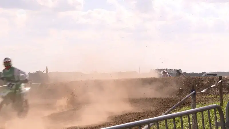 Motorcross Kersbeek zorgt voor spectaculaire beelden: "De sport betekent alles voor mij"