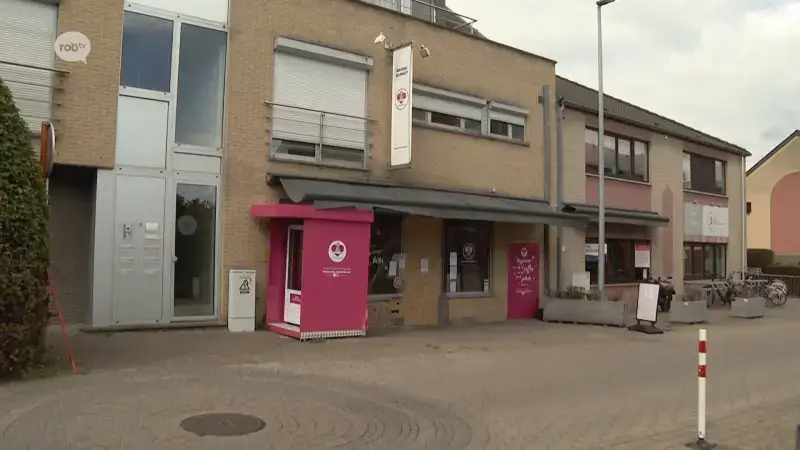 Auto tegen de gevel van bakkerij Au Flan Breton in Herent gereden: "Bestuurder was onder invloed"