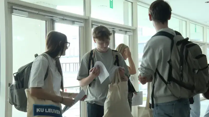 Honderden studenten nemen deel aan startersdagen van KU Leuven: "In het begin was het nog een beetje spannend"