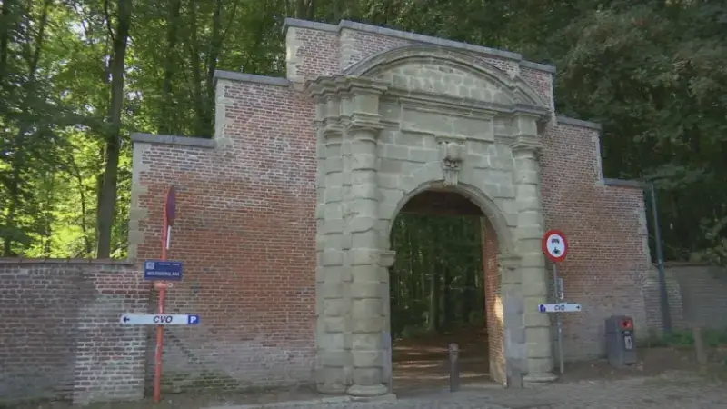 Restauratie van Leuvense Poort aan park van Tervuren afgerond