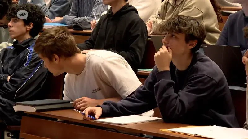 Eerste lessen van het nieuwe academiejaar gaan van start: "Het was toch wel heel overweldigend"
