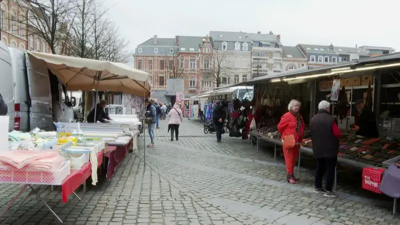 Marktkramen op vrijdagmarkt in Leuven voortaan weer gemengd op Ladeuze- en Herbert Hooverplein
