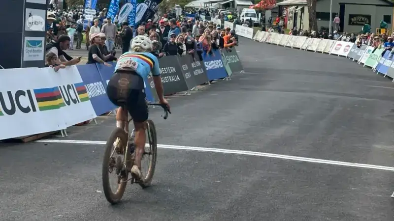Liesl Meeus rijdt naar zilver op WK gravel in Australi&euml;