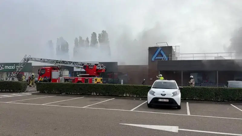 Brand uitgebroken bij supermarkt Aldi in Tienen: "Hou ramen en deuren gesloten en schakel ventilatiesystemen uit"