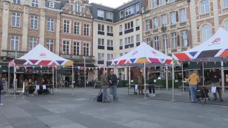 Actie op het Martelarenplein maakt mensen bewust van digitale drempels in de gezondheids- en welzijnszorg: "We moeten zoveel mogelijk hybride dienstverlening aanbieden"