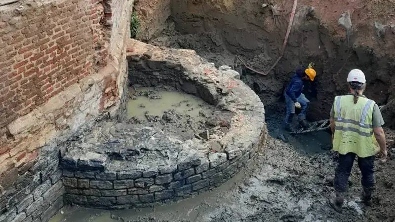 Kasteel van Horst had ooit minstens 3 ronde torens: "Eén van de ronde torens is zelfs terug heropgebouwd"