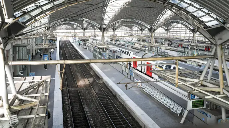 Man van 50 gedraagt zich agressief tegenover ordediensten in station van Leuven en verschijnt midden december voor correctionele rechtbank