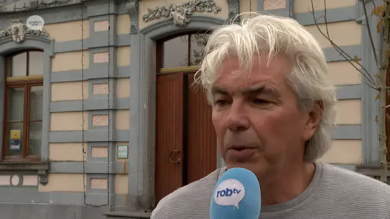 Glazen raam van bushokje vernield op Leuvensebaan in Ottenburg