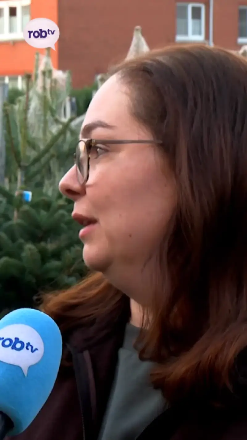 De eerste kerstbomen gaan de deur uit!