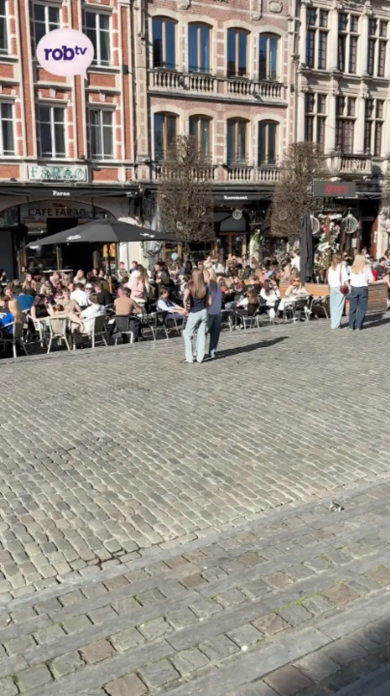 Eerste zonnestralen zorgen voor bomvolle Oude Markt!