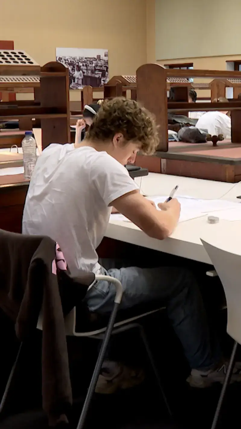 Studenten blokken voor de herexamens