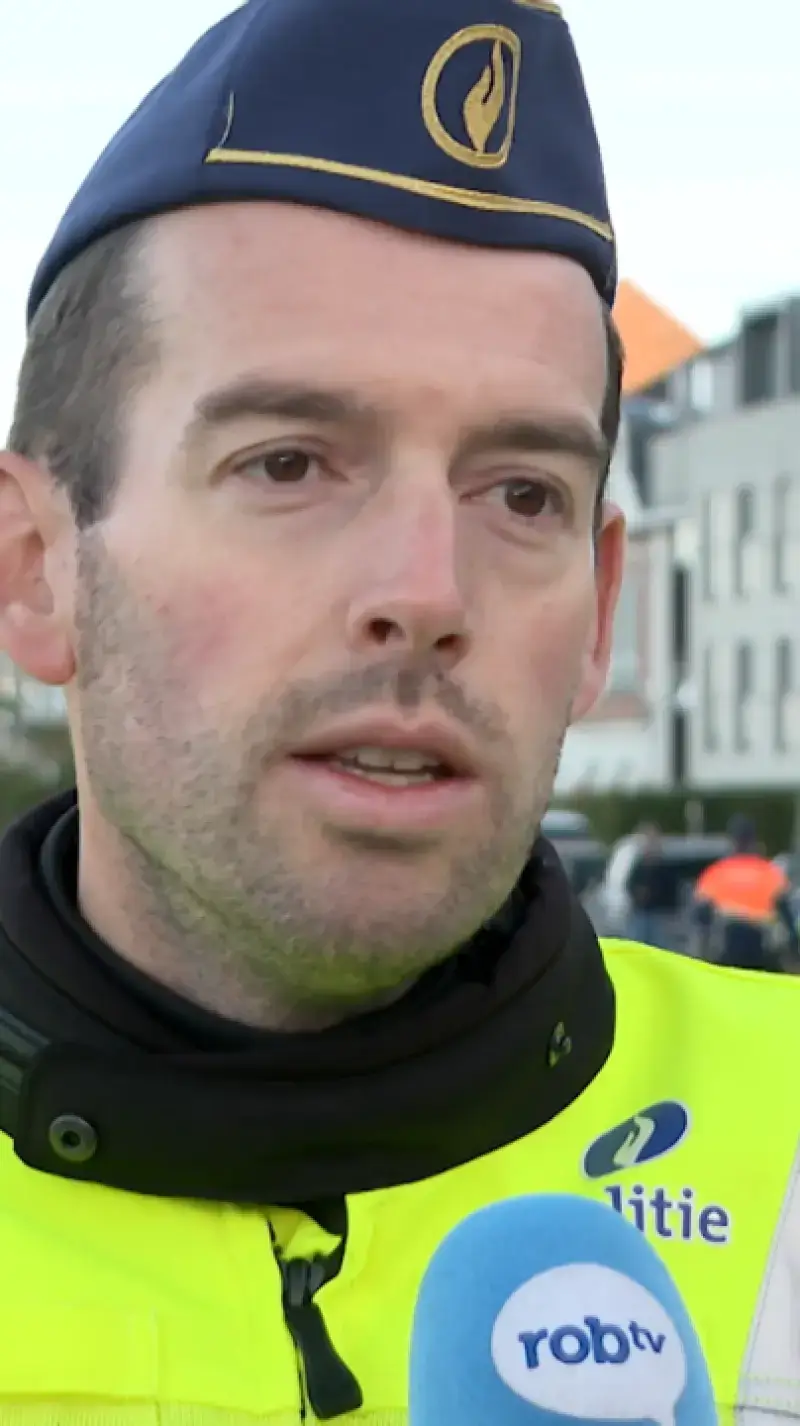 Politie Leuven controleert op helmplicht en gsm-gebruik!