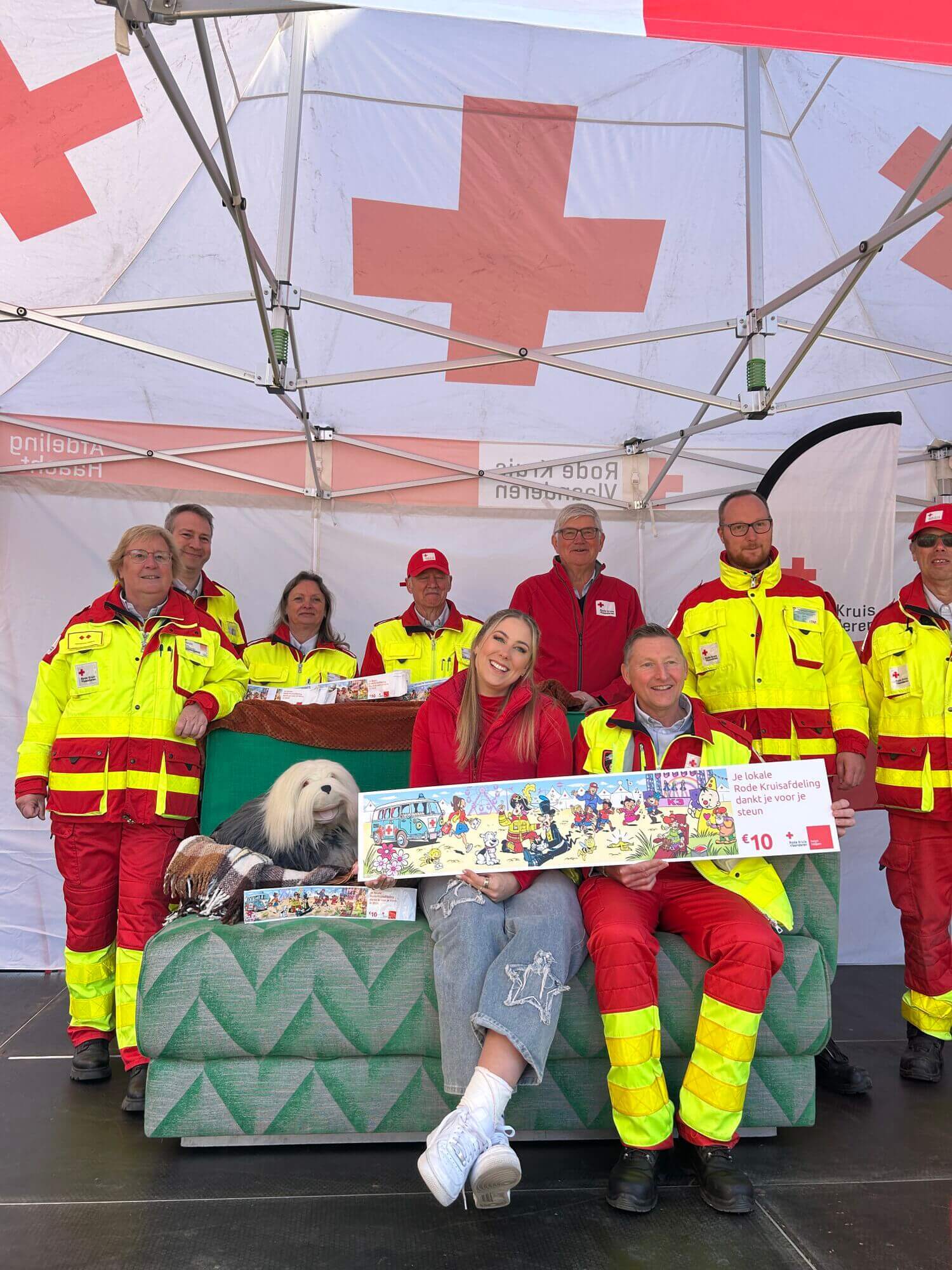 Samson Marie Stellen Eerste Nieuwe Pleister Van Rode Kruis Voor Op Samson Marie Stellen Eerste Nieuwe Pleister Van Rode Kruis Voor Op